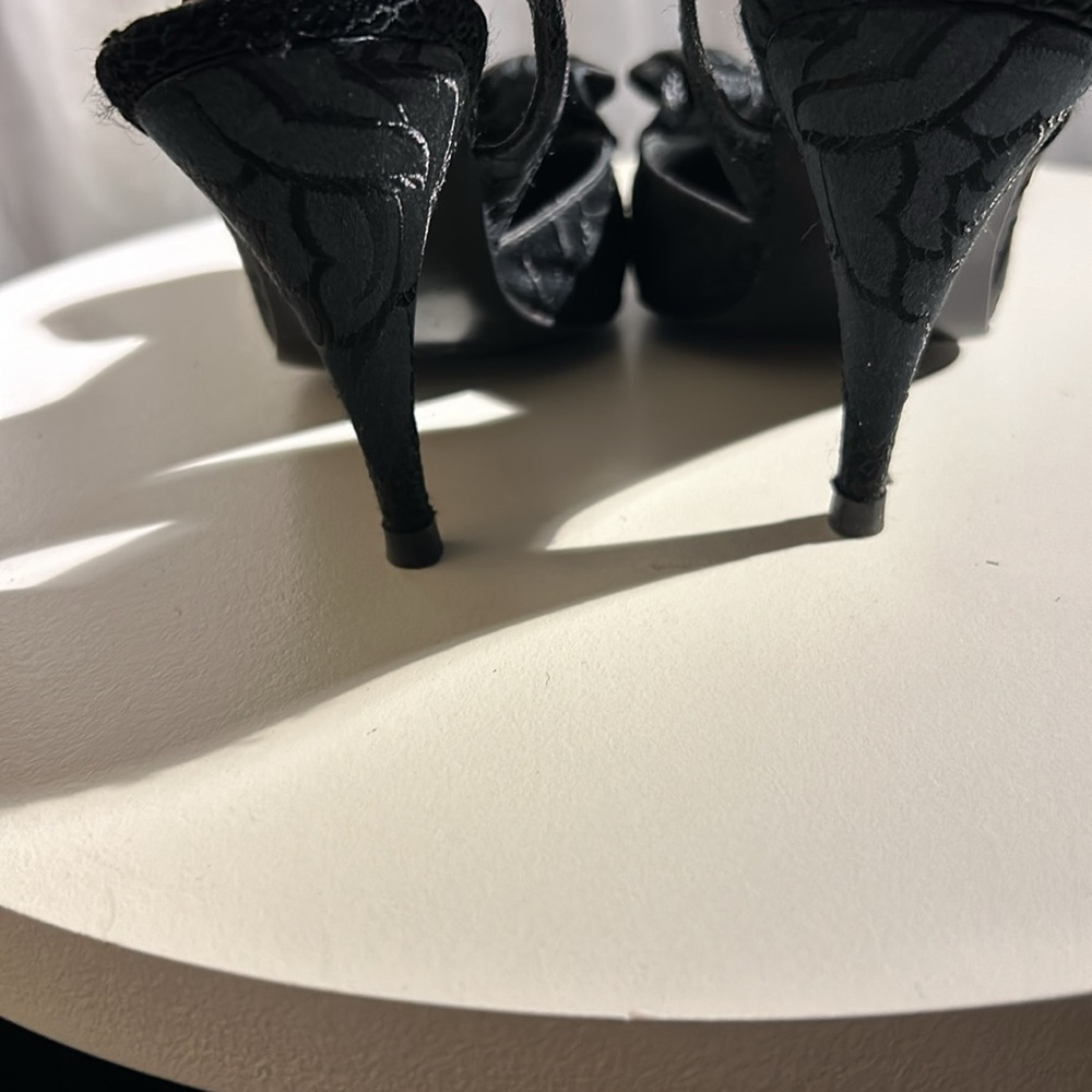 Stuart Weitzman Brocade Slingbacks Heels! (80% Of… - image 4